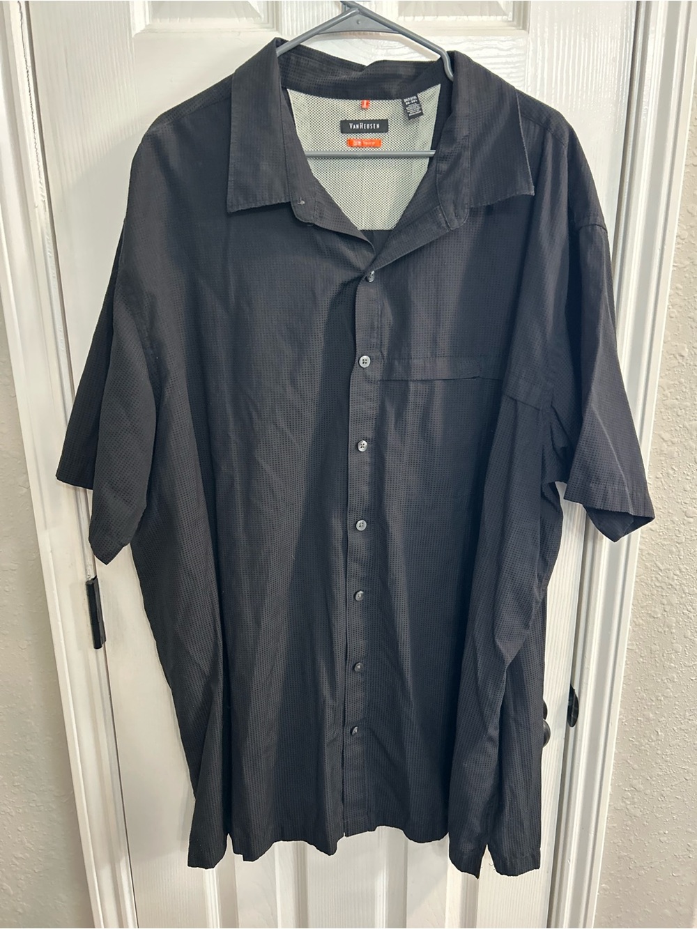 Van Heusen Men’s  3XLT traveler black textured short sleeve button down shirt